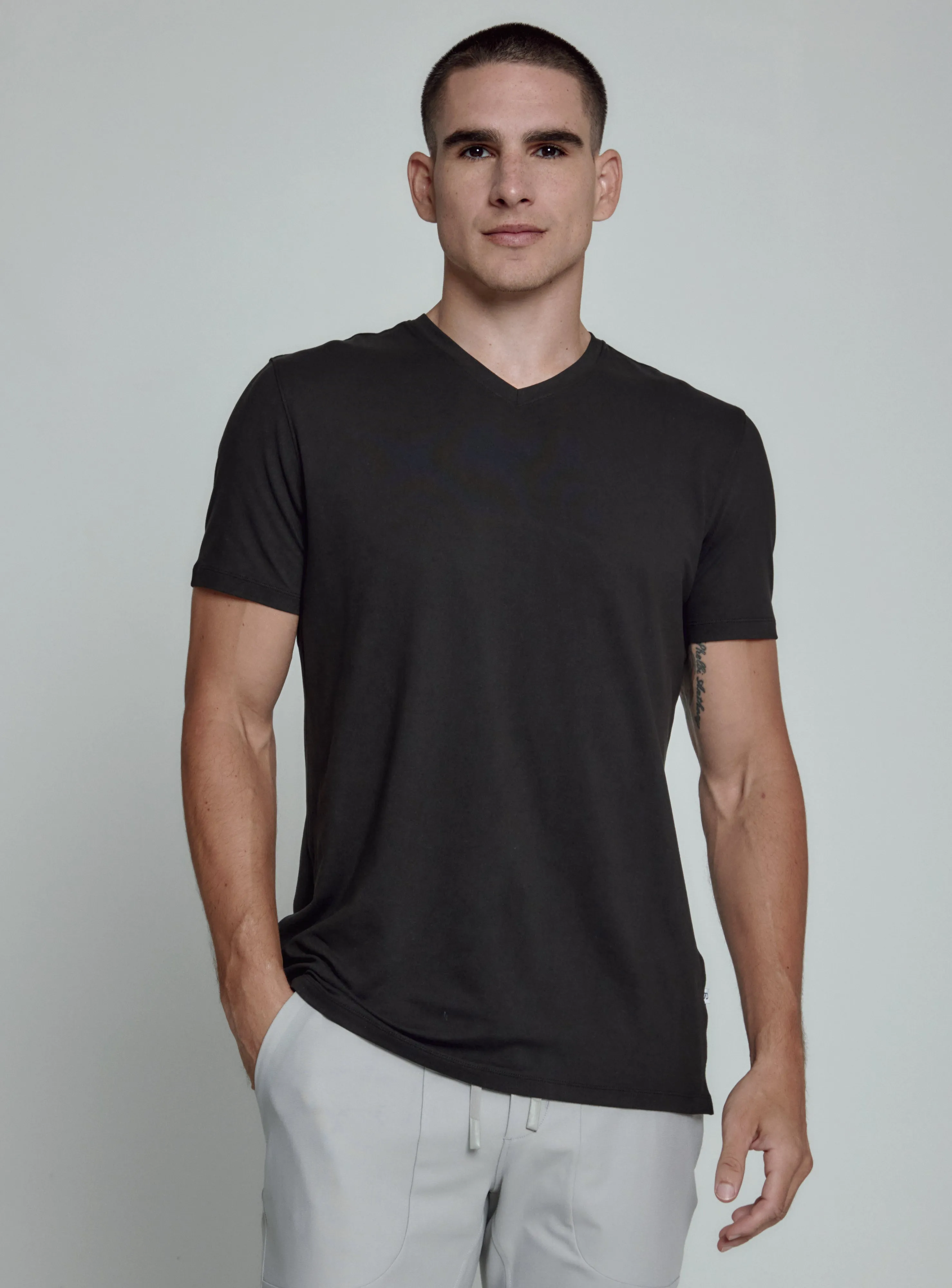 Core V-Neck Tee Black