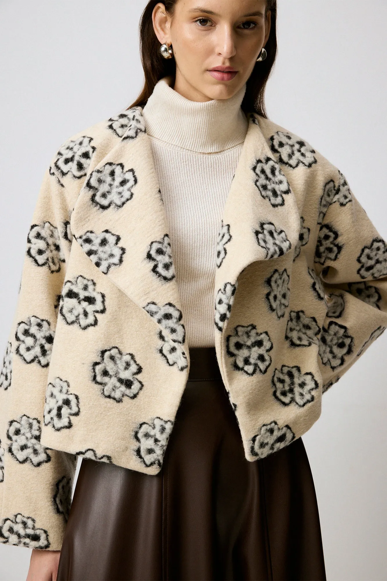 FLOWER EMBROIDERED SHORT COAT