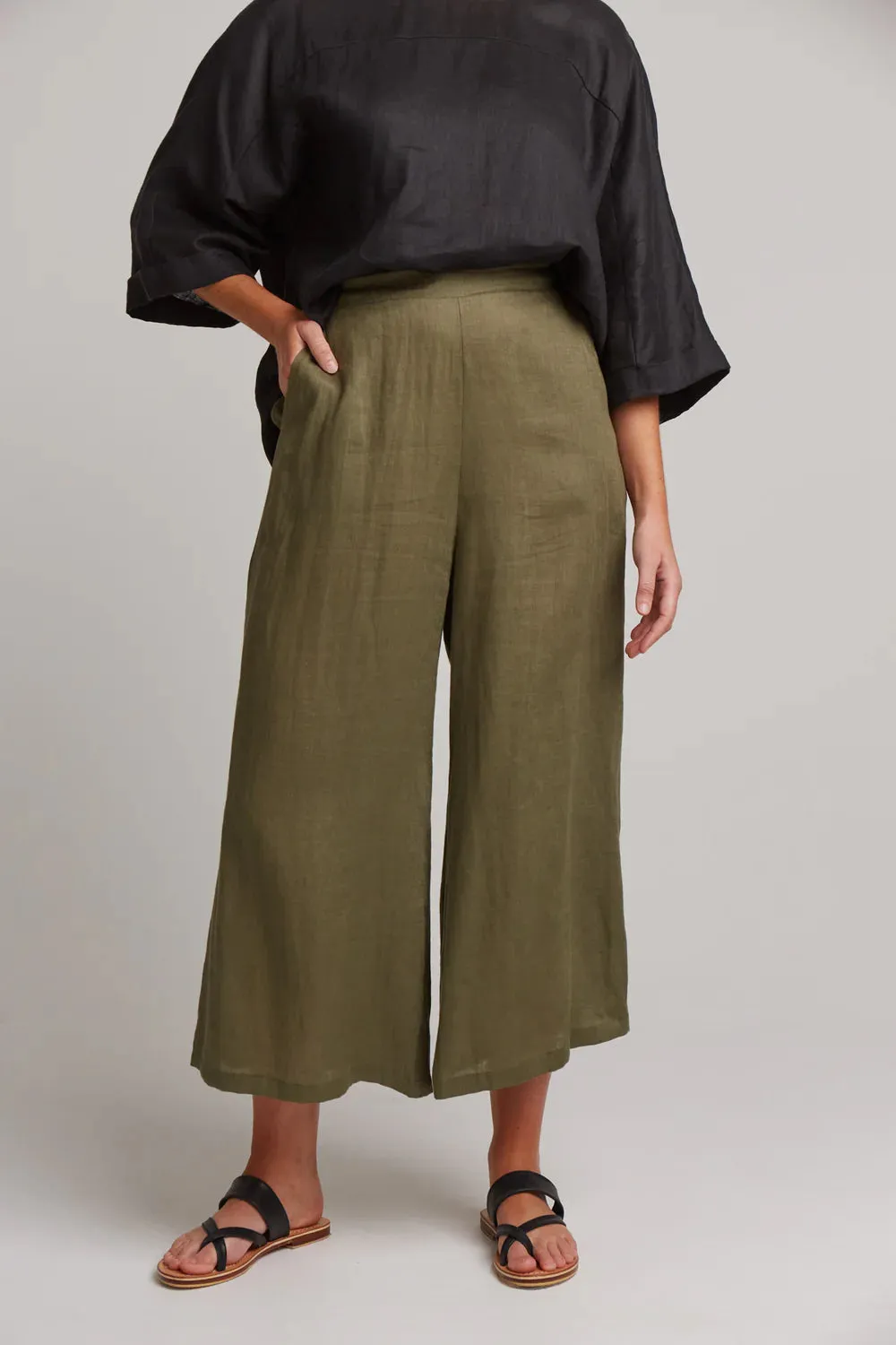 Studio Crop Pant / Khaki