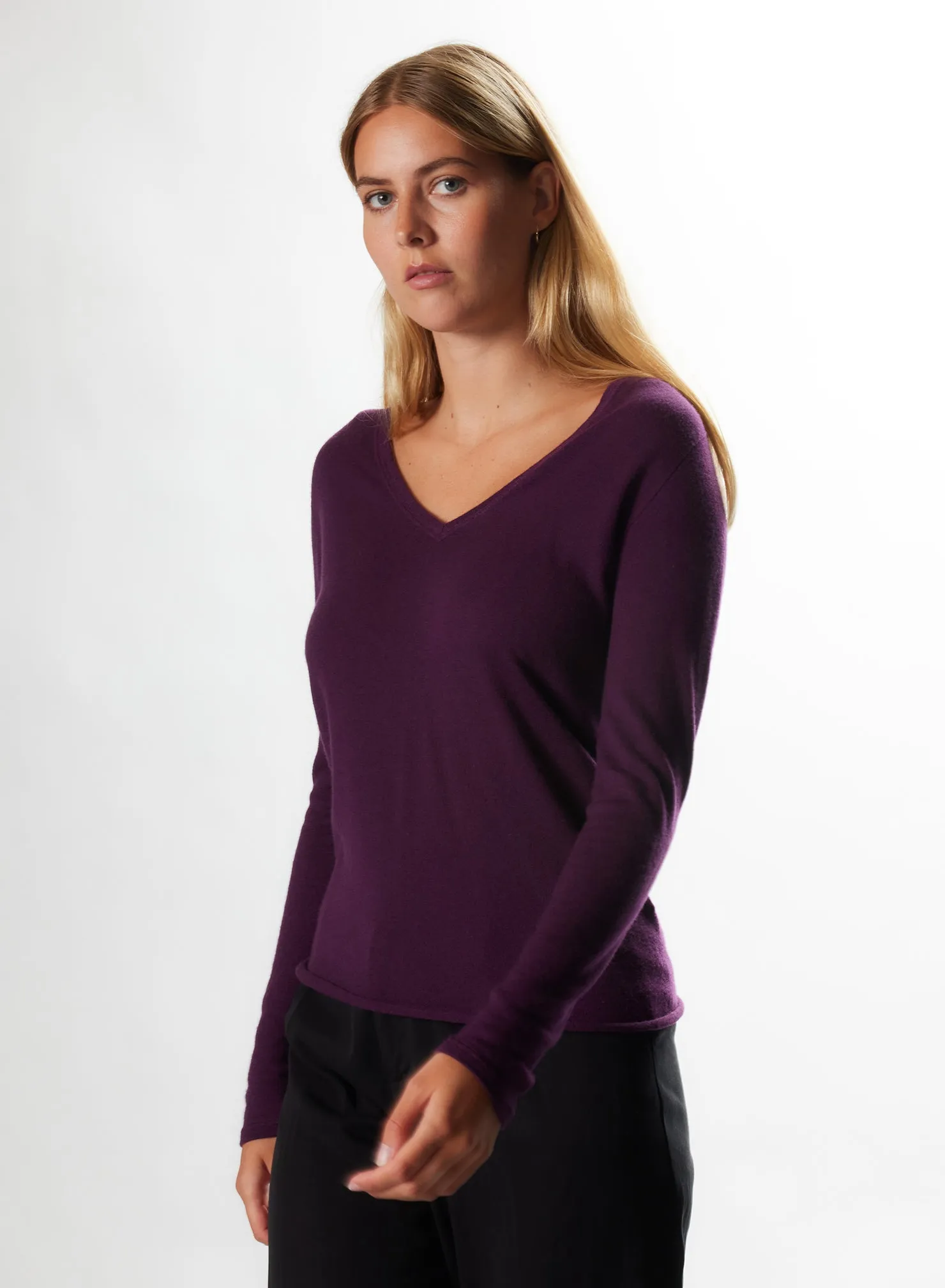 T-shirt Aubergine Col V Manches Longues en Cachemire