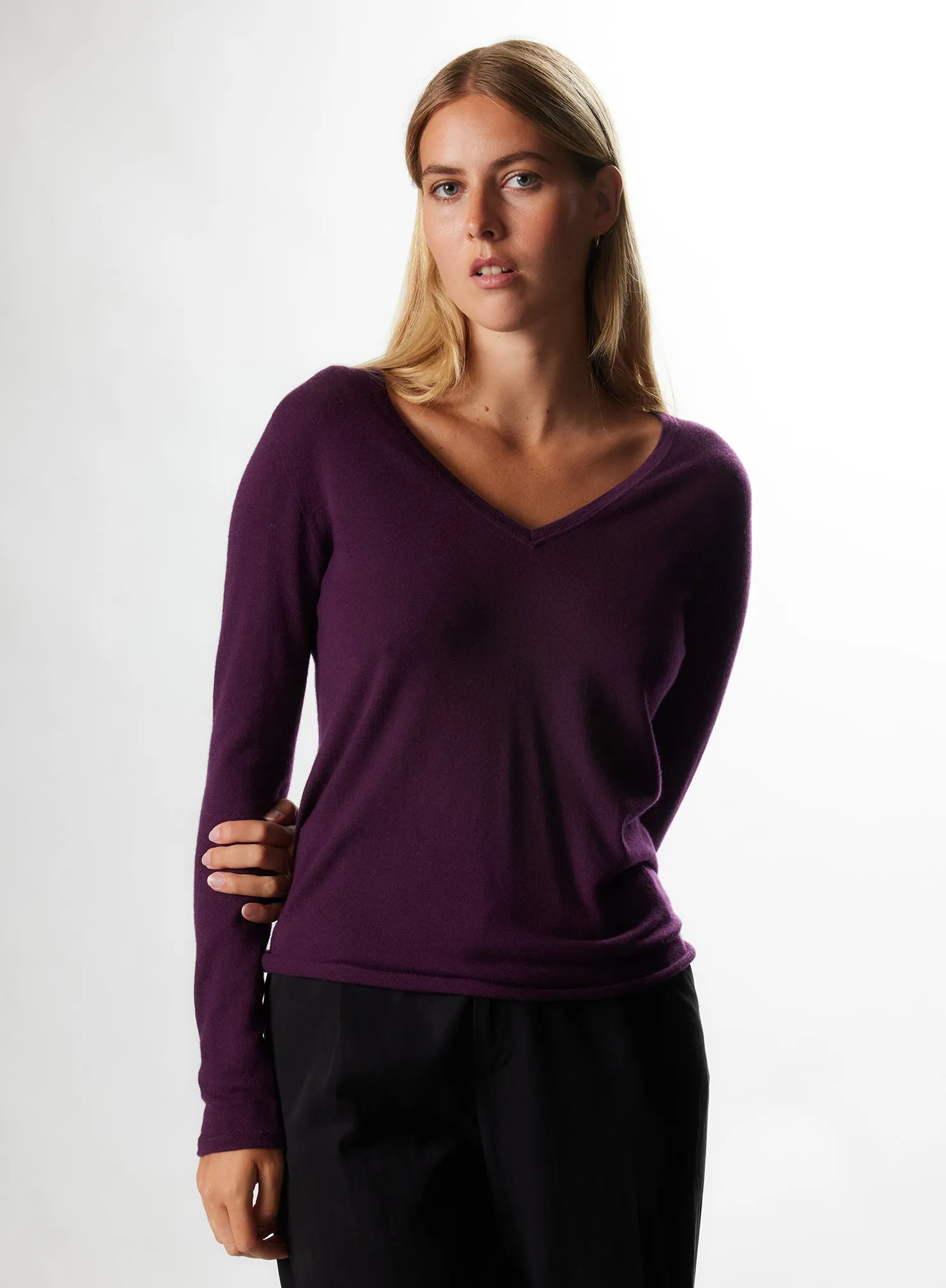 T-shirt Aubergine Col V Manches Longues en Cachemire